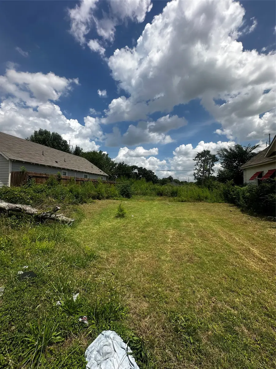915 E Hattie Street, Fort Worth, TX 76104 - #2