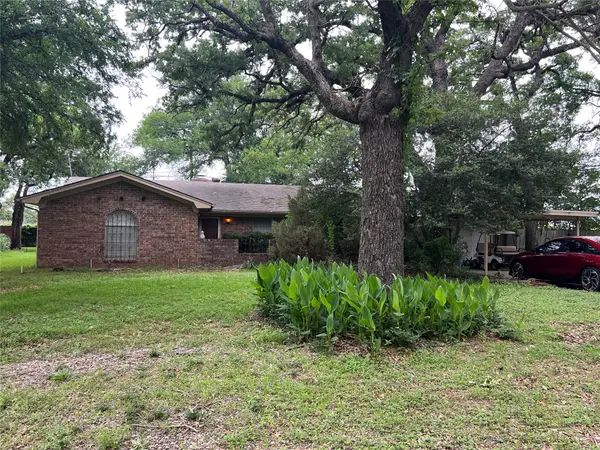 5207 Apache Court, De Cordova, TX 76049