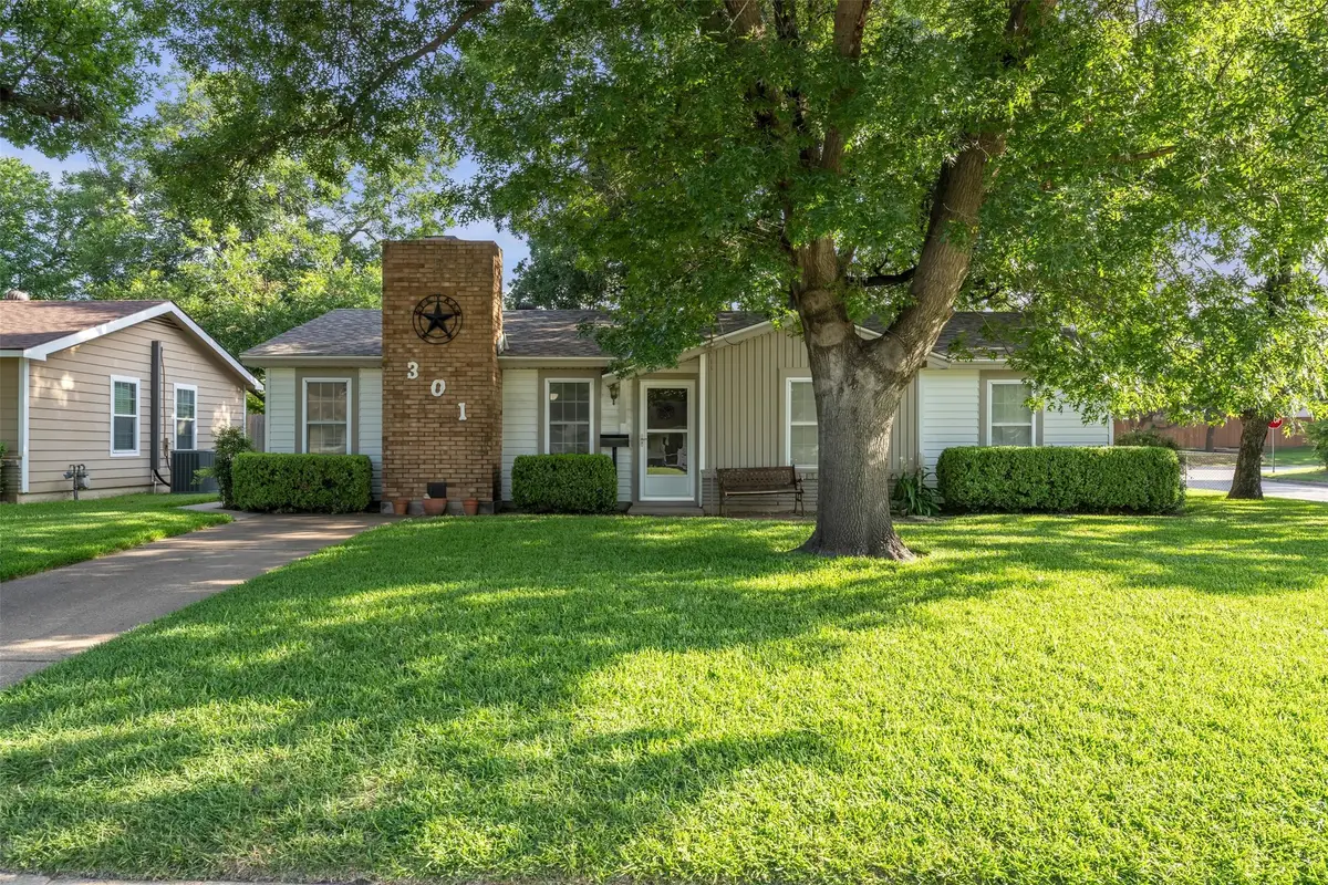 301 Dee Lane, Arlington, TX 76011 - #1