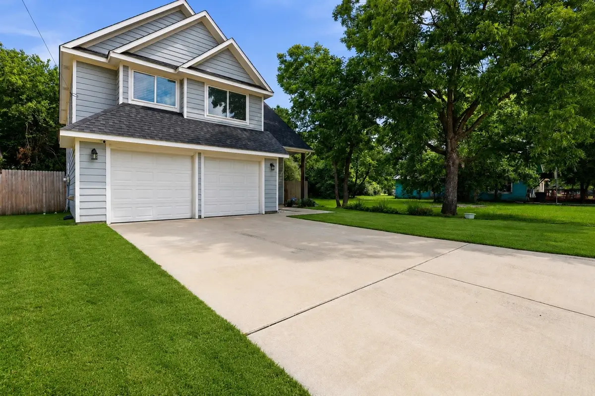 731 E Brown Street, Cleburne, TX 76031 - #1