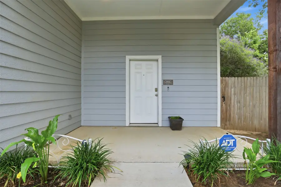 731 E Brown Street, Cleburne, TX 76031 - #3