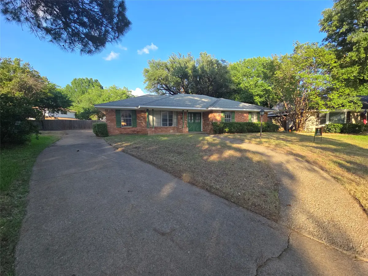 905 Glen Vista Drive N, Irving, TX 75061 - #1