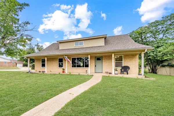 805 Stratford Drive, Bedford, TX 76021