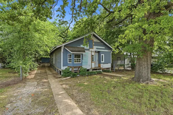 829 W Walker Street, Denison, TX 75020