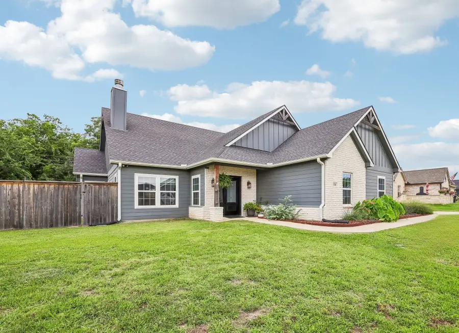 116 E Bexar Street, Mabank, TX 75147 - #2