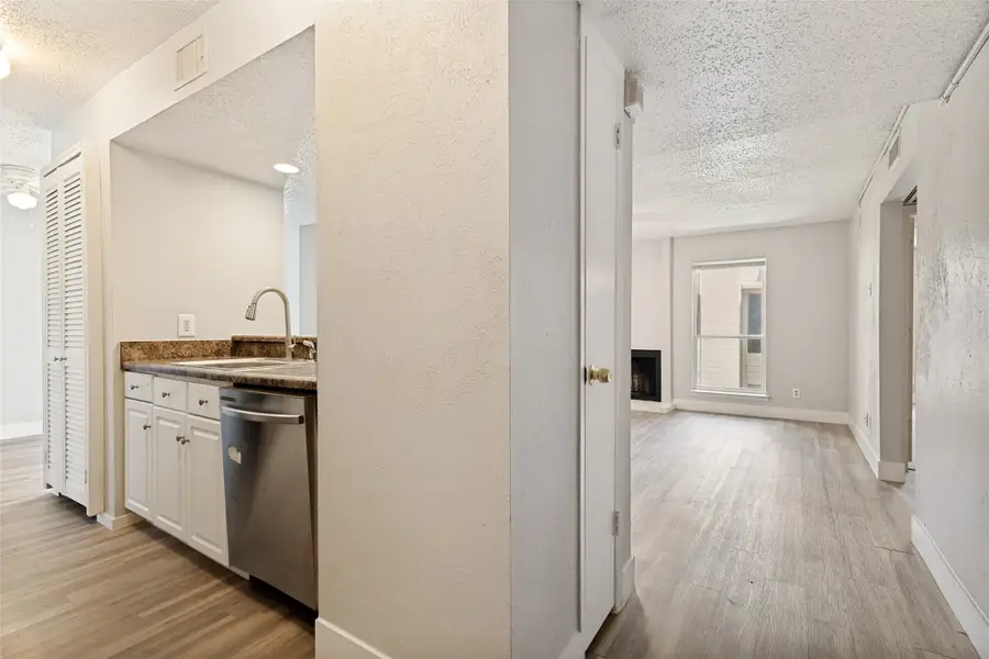5522 Boca Raton Boulevard #404, Fort Worth, TX 76112 - #2