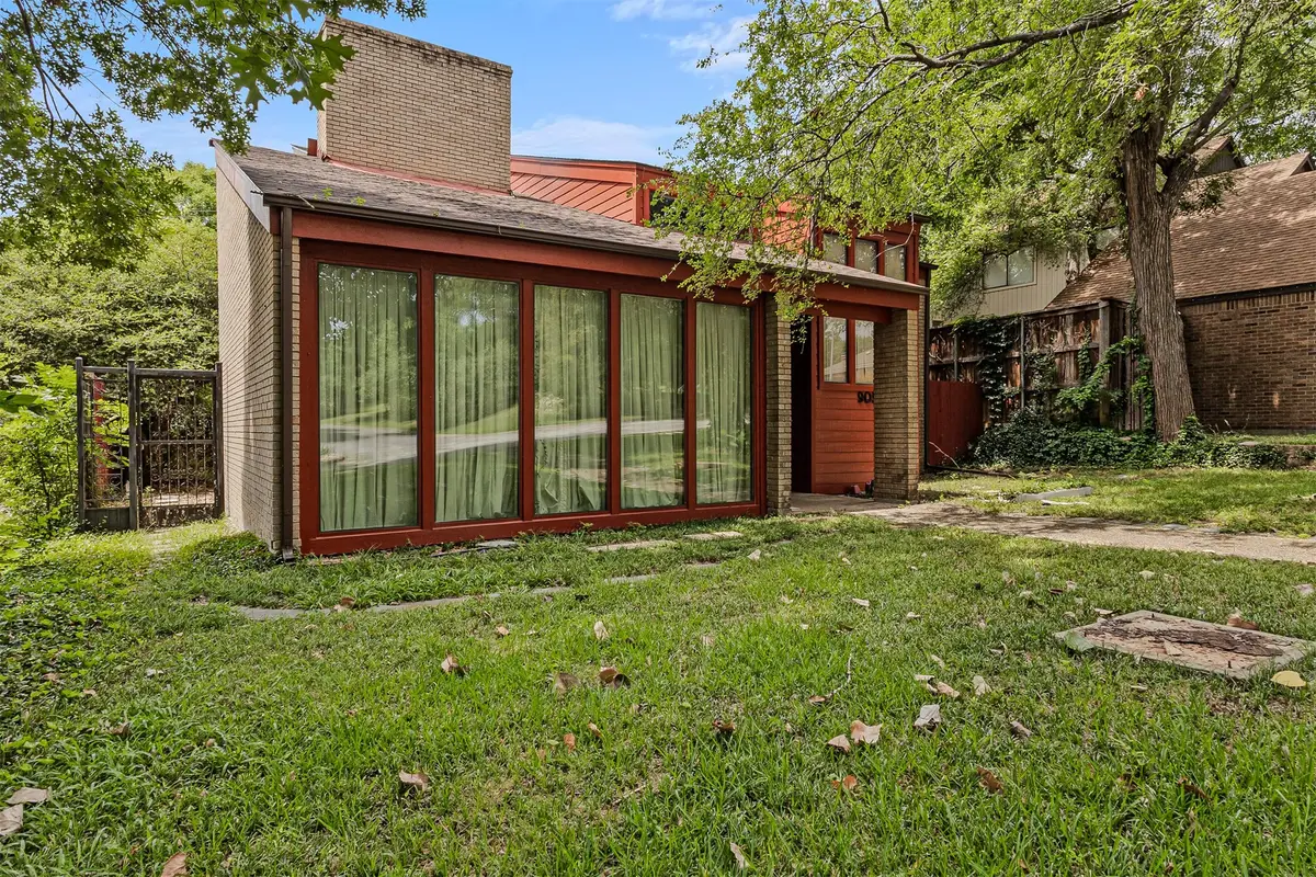 905 Easton Place, Dallas, TX 75218 - #1