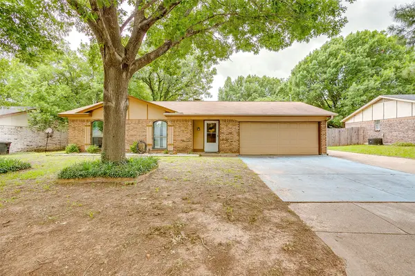 721 NW Wood Street, Burleson, TX 76028