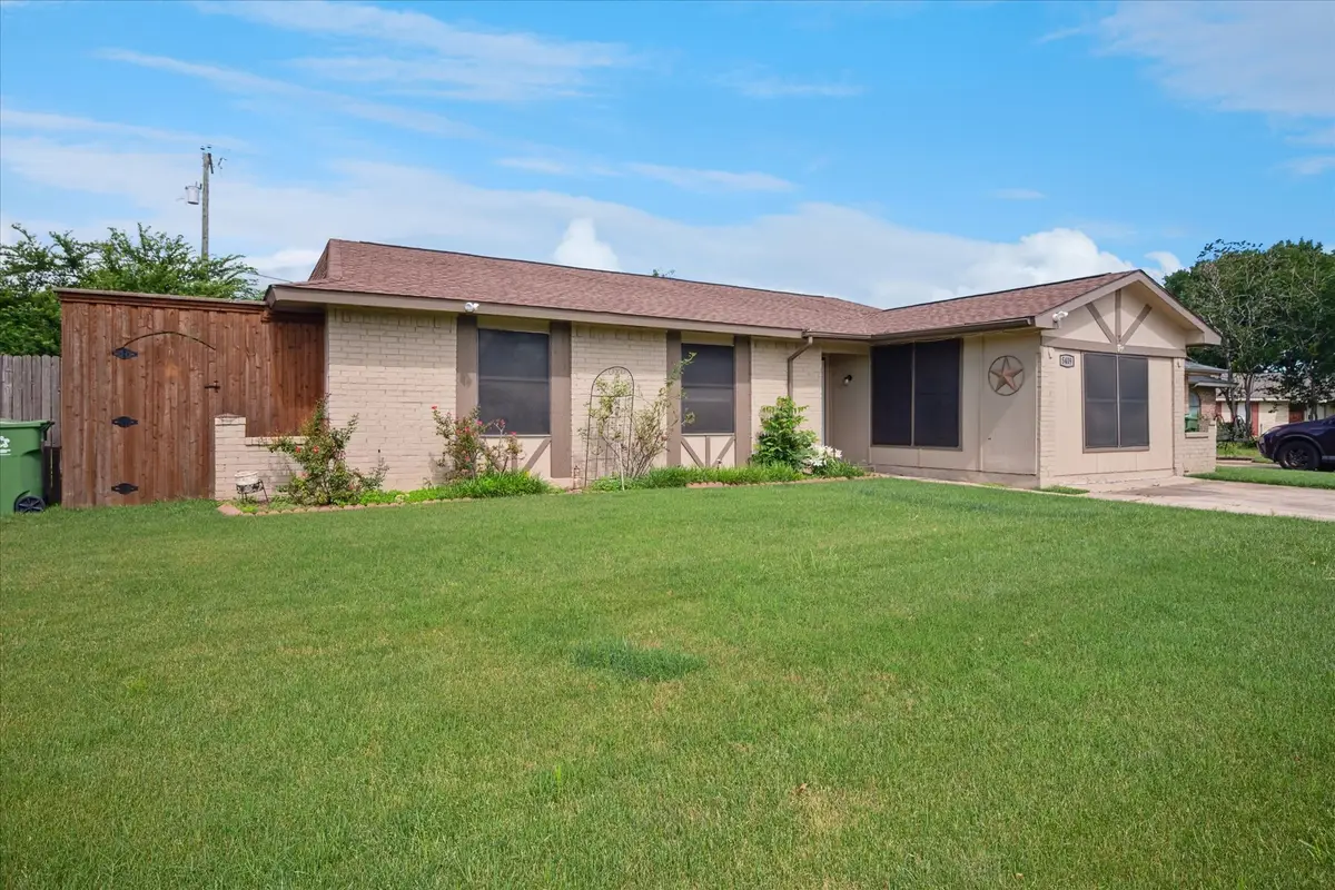 5409 Queens Court, Lake Dallas, TX 75065 - #1