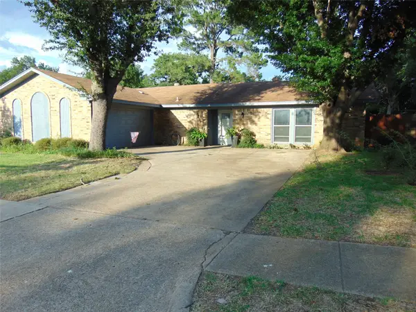 5420 Kings Manor Drive, Lake Dallas, TX 75065
