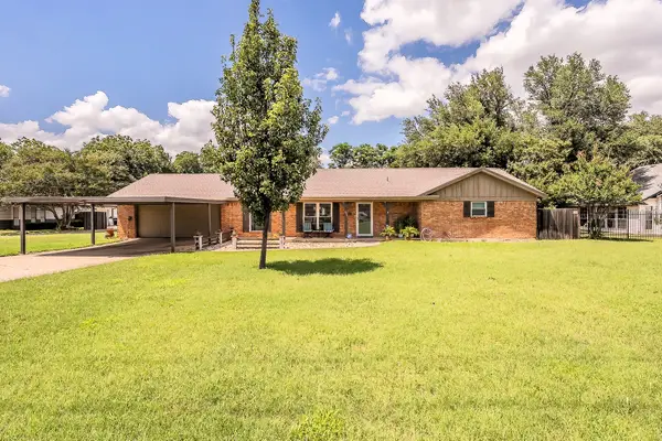 5004 Blackstone Drive, River Oaks, TX 76114