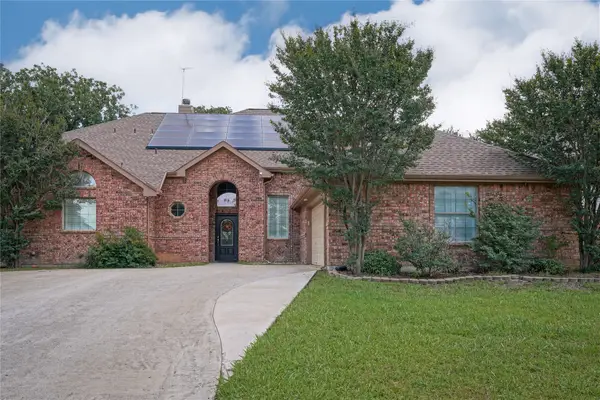 609 Trails End Court, Hurst, TX 76054