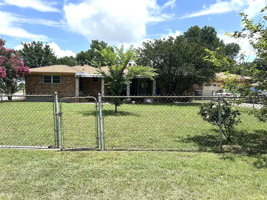 105 Lindenwood Drive, Lancaster, TX 75134 - #2