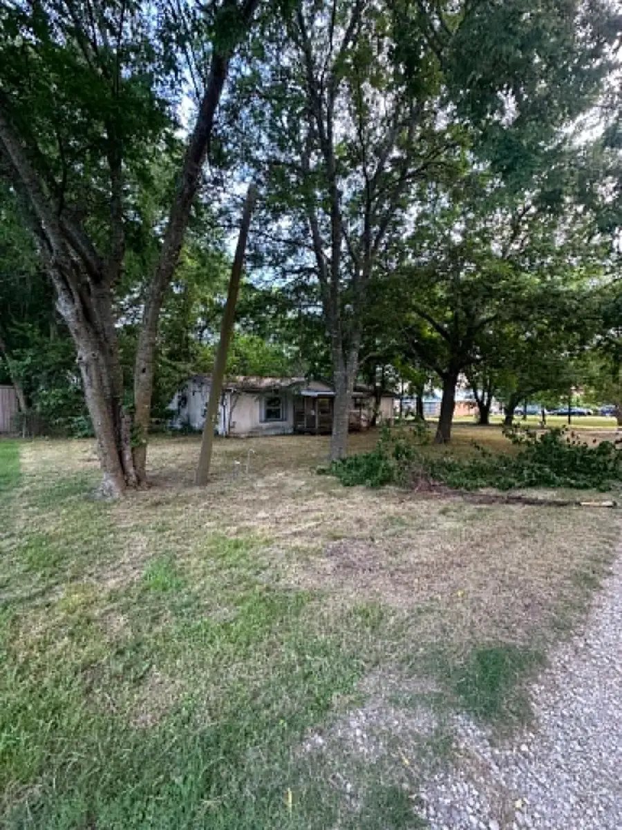 200 E Locust Street, Celeste, TX 75423 - #3
