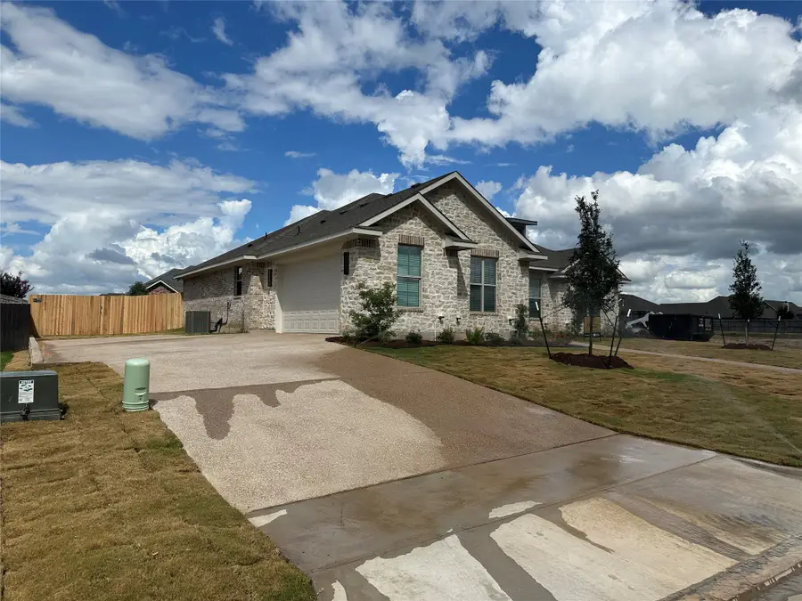 1033 Queen Elizabeth Drive, Waco, TX 76657 - #2