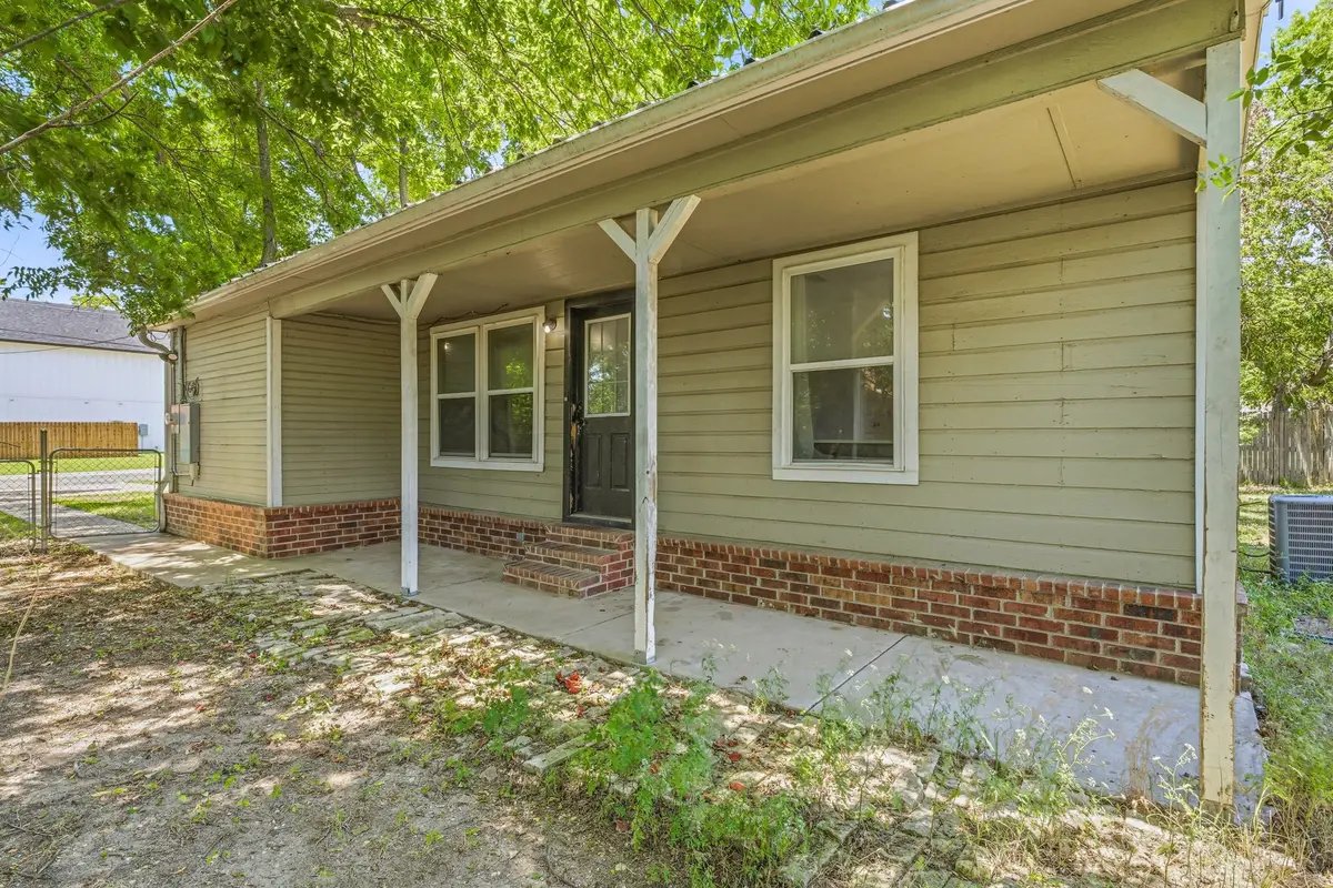 979 W Pecan Street, Stephenville, TX 76401 - #1
