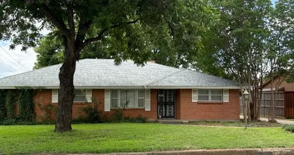 4520 Starlight Drive, Haltom City, TX 76117