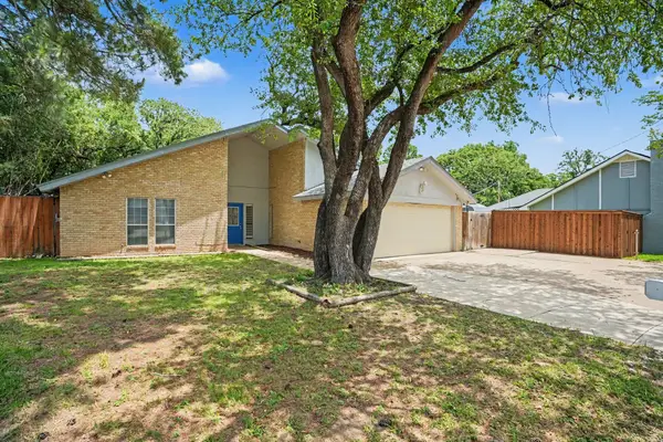 5907 Old Barn Drive, Arlington, TX 76016