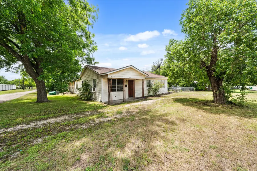 301 N Commerce Street, Mart, TX 76664 - #2