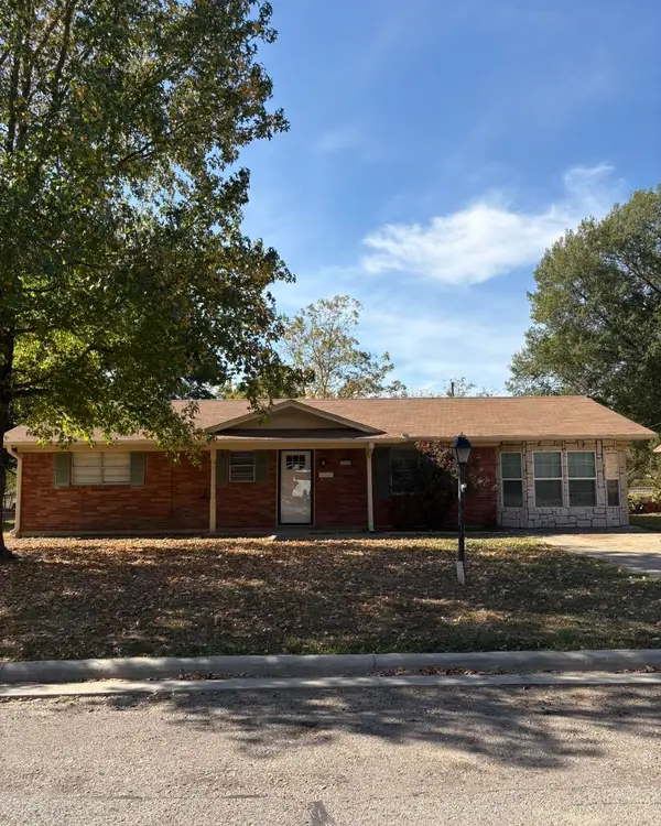240 SW 31st Street, Paris, TX 75460