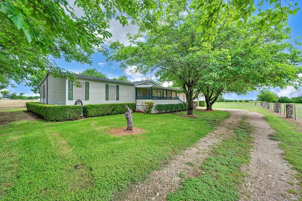 652 Middle Windsor Road, McGregor, TX 76657 - #1