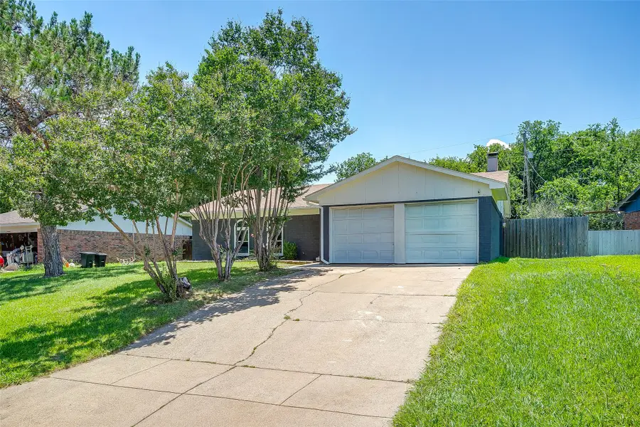 712 Poe Street, Azle, TX 76020 - #3