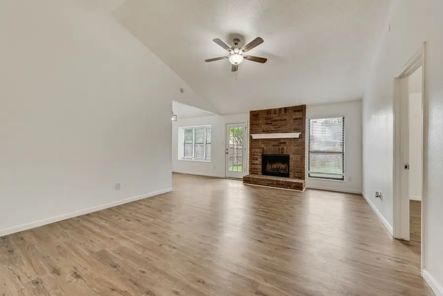 606 Oakland Hills Drive, Arlington, TX 76018 - #2