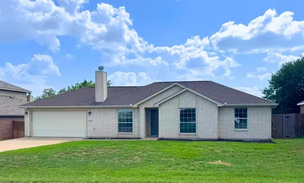 3000 Meandering Way, Granbury, TX 76049