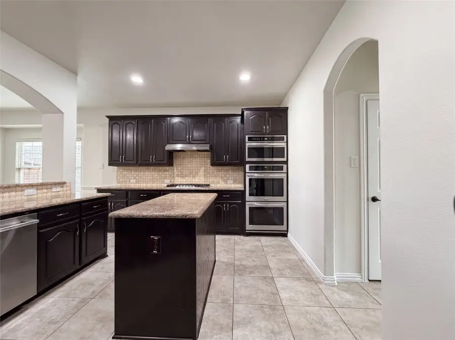 2948 Almansa, Grand Prairie, TX 75054 - #2