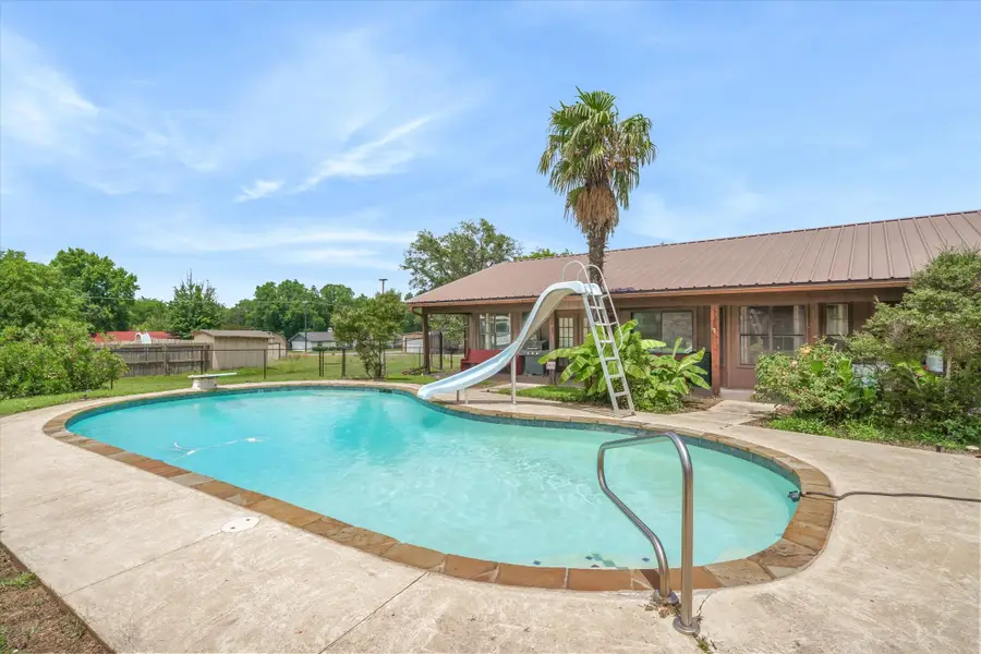 599 S Oak Street, Van, TX 75790 - #2