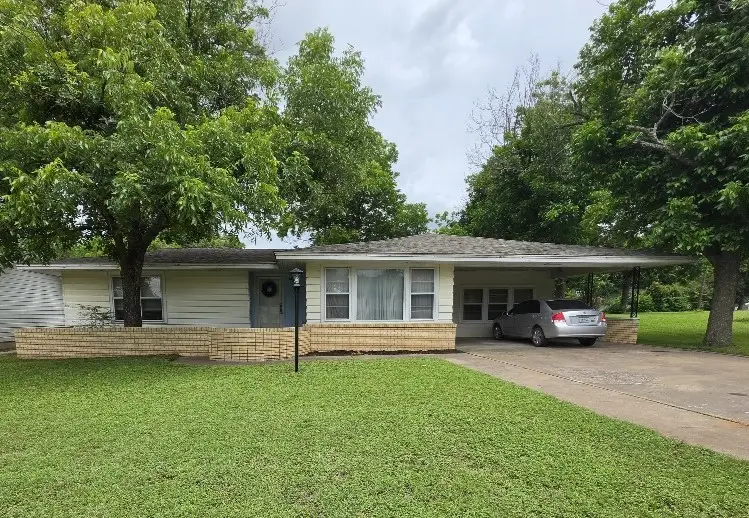 215 Woodard Avenue, Cleburne, TX 76033 - #1