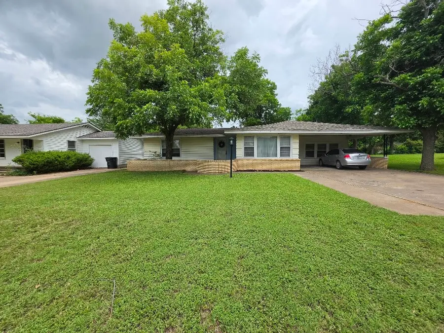 215 Woodard Avenue, Cleburne, TX 76033 - #2