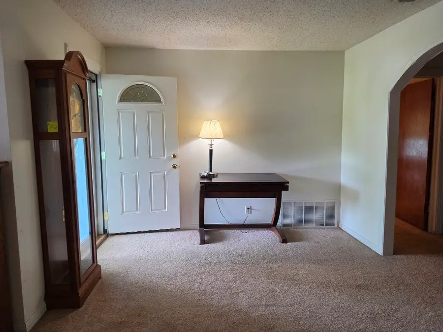 215 Woodard Avenue, Cleburne, TX 76033 - #3