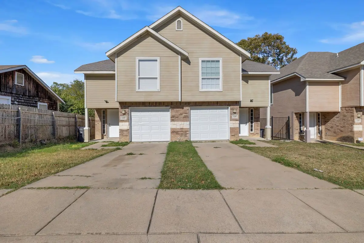 1205 E Powell Avenue, Fort Worth, TX 76104 - #1