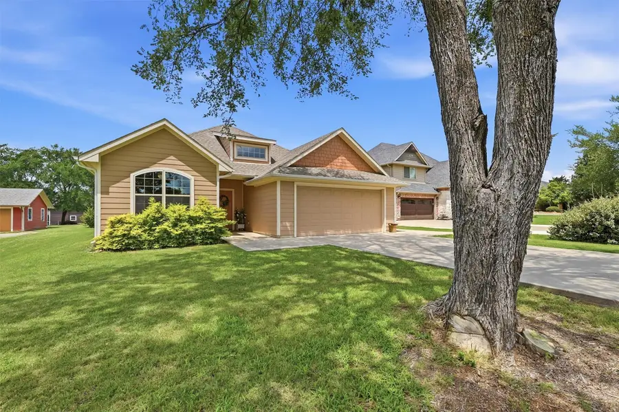 114 Sequoya Drive, Lake Kiowa, TX 76240 - #2