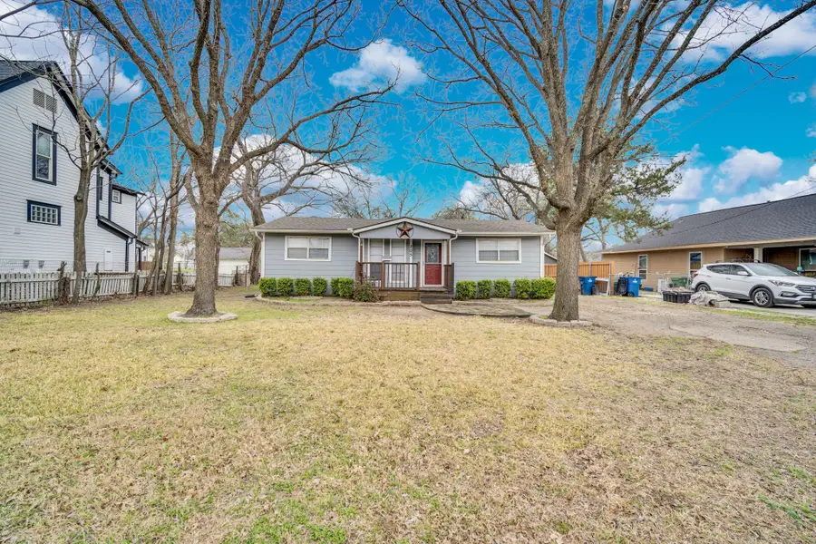 205 W Latimer Street, Ennis, TX 75119 - #3