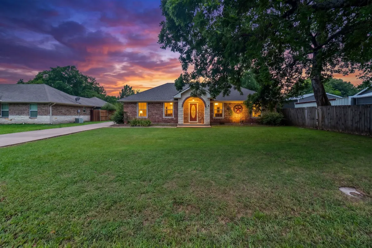 712 S Grand Street, Wolfe City, TX 75496 - #1