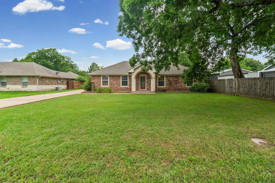 712 S Grand Street, Wolfe City, TX 75496 - #3