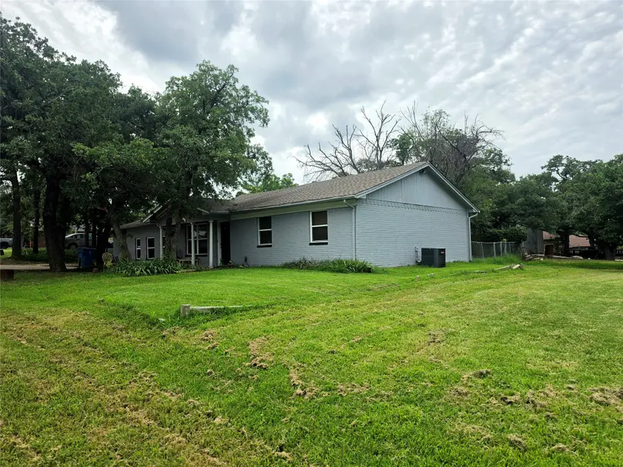 417 Cedarwood Street, Azle, TX 76020 - #3