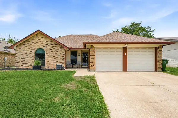 8009 Berrybrook Drive, Watauga, TX 76148