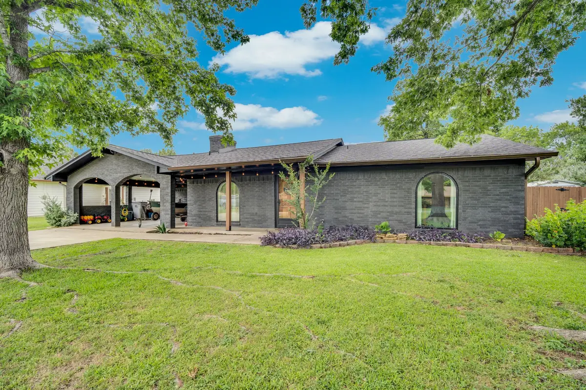 605 W 3rd Street, Maypearl, TX 76064 - #1