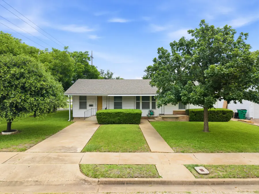 1319 W 3 A Street, McGregor, TX 76657 - #2