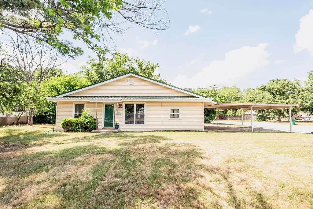 509 E Cedar Street, Nocona, TX 76255 - #1