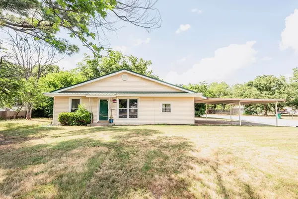 509 E Cedar Street, Nocona, TX 76255