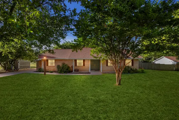 103 Cedar Drive, Oak Leaf, TX 75154