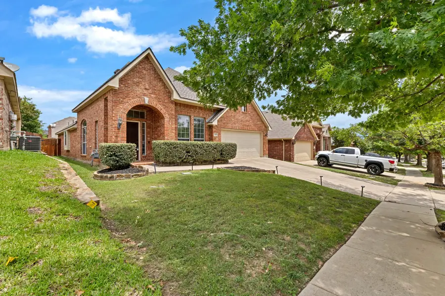 729 Red Elm Lane, Fort Worth, TX 76131 - #2