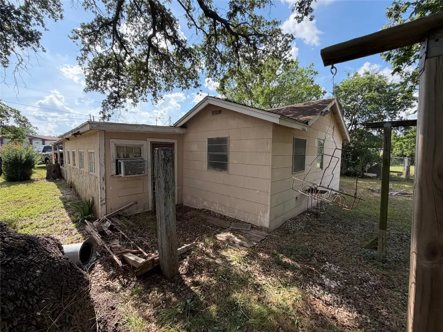 277 S Avenue L, Crawford, TX 76638 - #3