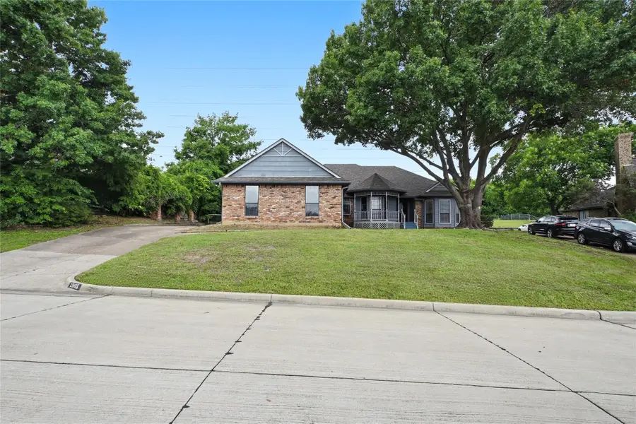 1905 Wedgewood Drive, Grand Prairie, TX 75050 - #2