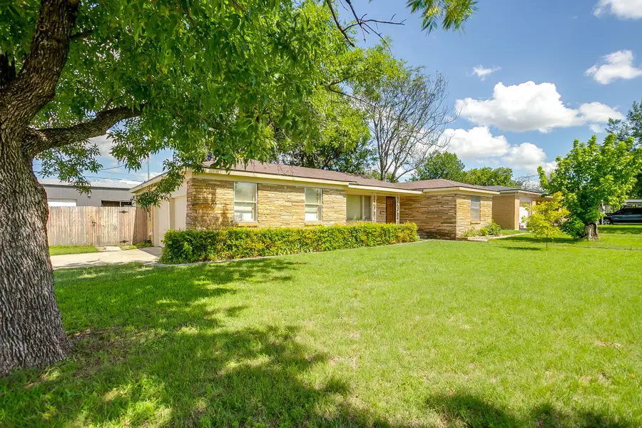 601 Perry Drive, White Settlement, TX 76108 - #2