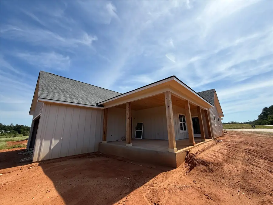 111 W Cupit Way, Gladewater, TX 75647 - #3